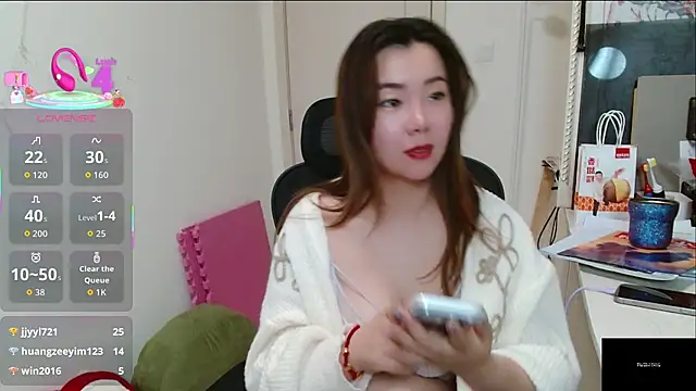 Snapshot of sallycui chatting on April 25, 1:25 pm sallycui online show from April 25, 1:25 pm