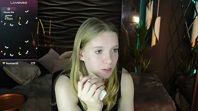 Layla Glam online show from September 19, 8:05 am