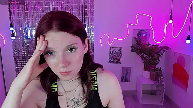 Layla Glam online show from October 10, 1:32 pm