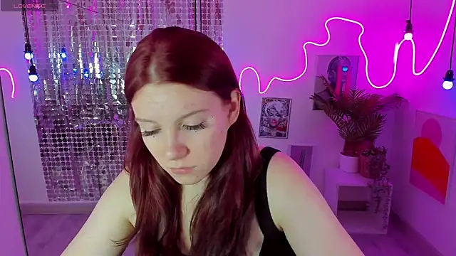 Layla Glam online show from October 17, 1:25 pm