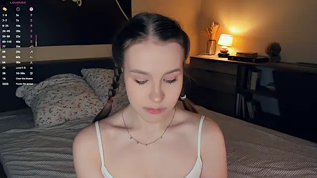 MaliaBourraine online show from December 17, 7:03 am