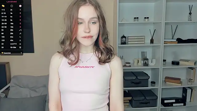 Snapshot of MaliaBourraine chatting on February 5, 7:35 am MaliaBourraine online show from February 5, 7:35 am