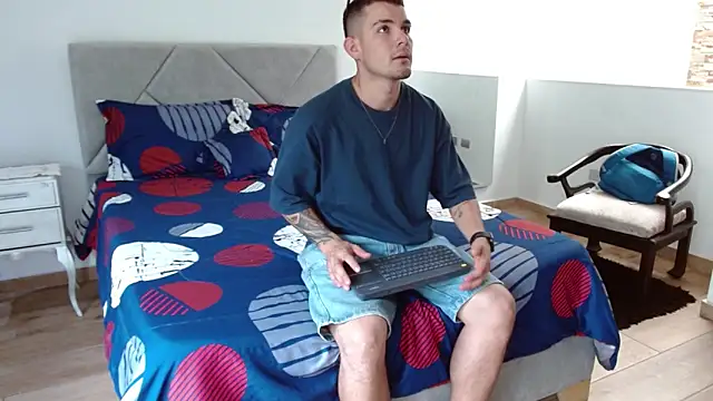 BooyHott  online show from September 23, 7:06 pm