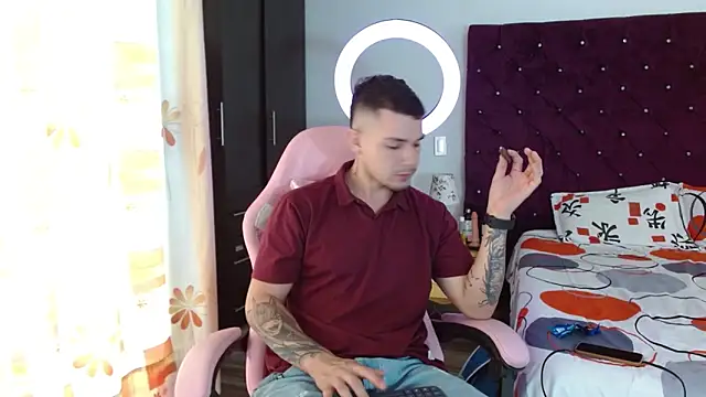 BooyHott  online show from October 30, 7:03 pm