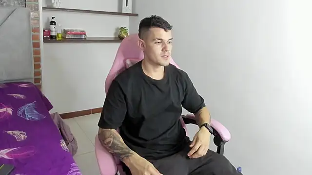 BooyHott  online show from December 5, 7:54 pm