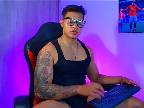 Snapshot of evan_greey chatting on October 9, 3:48 am evan greey online show from October 9, 3:48 am