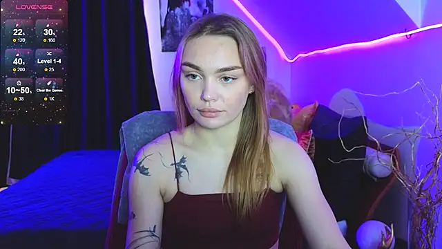 KitsyMoore online show from October 15, 1:11 pm