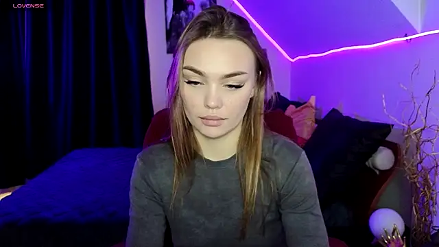 KitsyMoore online show from November 17, 1:06 pm