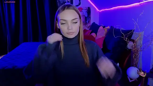 KitsyMoore online show from November 21, 1:10 pm