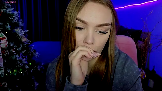 KitsyMoore online show from December 15, 1:15 pm