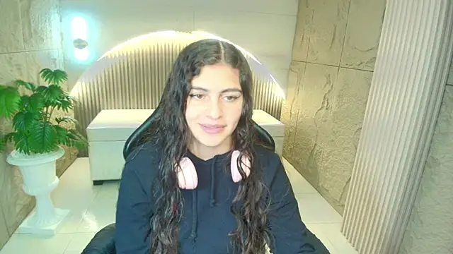 Snapshot of dany_r_ chatting on February 24, 12:47 pm dany r online show from February 24, 12:47 pm