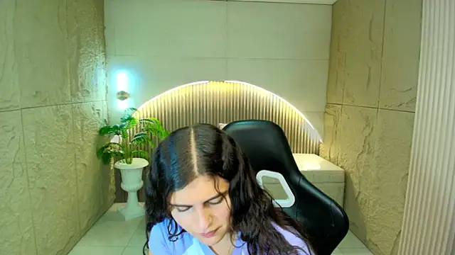 dany r  online show from April 14, 1:06 pm