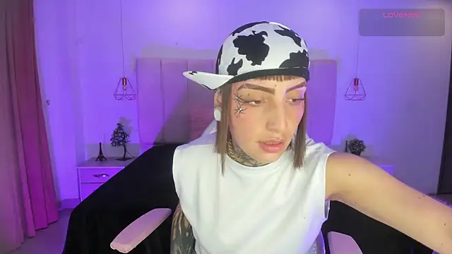 Gyal 8  online show from December 5, 3:26 am