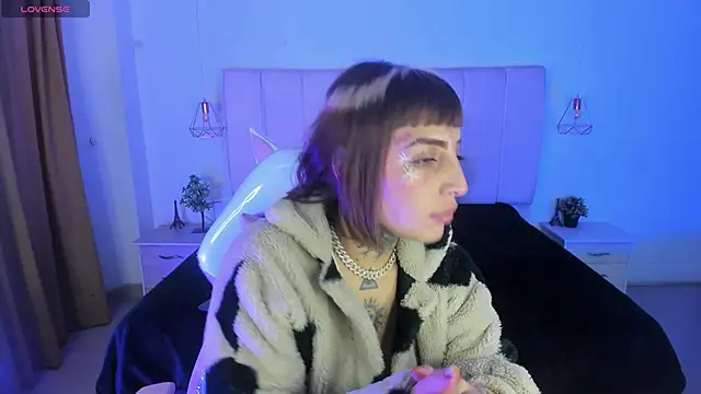 Gyal 8  online show from December 23, 3:37 am