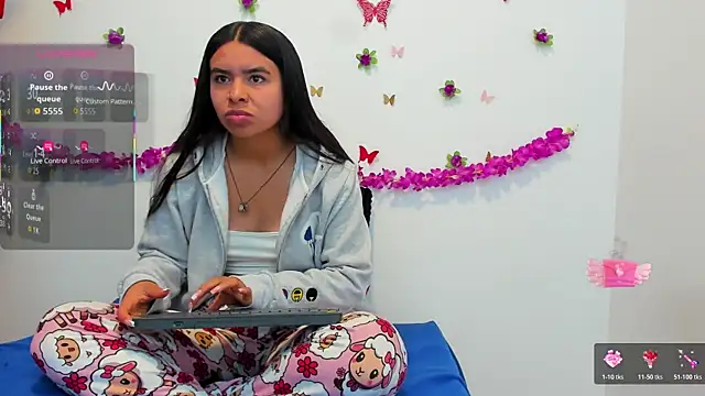 Annniie22 online show from January 8, 9:33 am