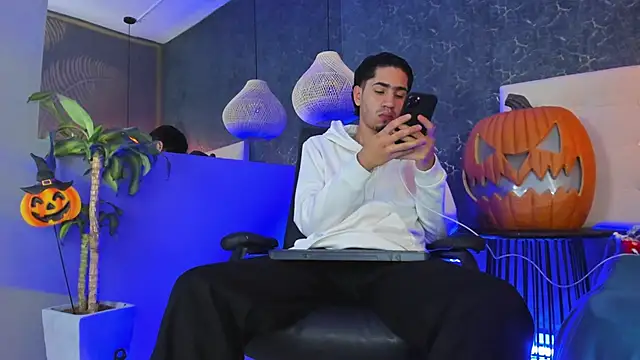 Snapshot of Daniel_Brawn chatting on October 23, 5:07 am Daniel Brawn online show from October 23, 5:07 am
