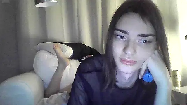 Snapshot of Luna_Samosienko chatting on December 20, 12:01 pm Luna Samosienko online show from December 20, 12:01 pm
