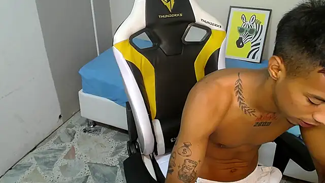 Snapshot of Nando_coll chatting on October 28, 11:25 am Nando coll online show from October 28, 11:25 am