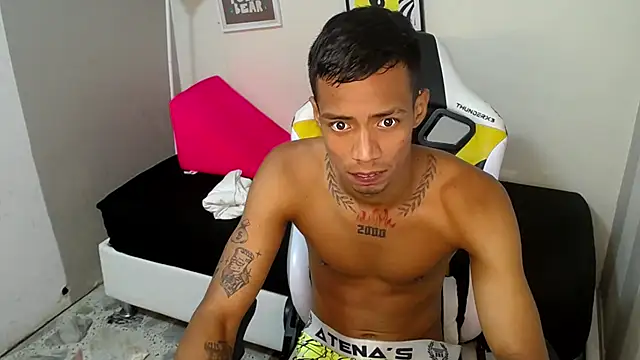 Snapshot of Nando_coll chatting on November 15, 12:02 pm Nando coll online show from November 15, 12:02 pm