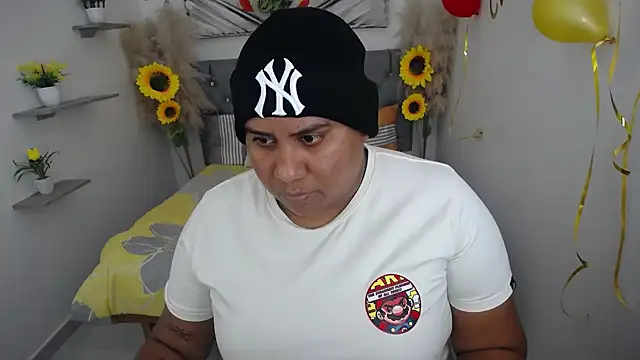 hotlesby valery online show from October 11, 7:01 pm