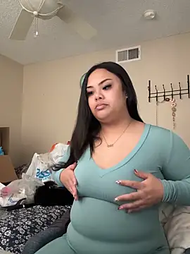 Snapshot of kiaradanielaxx chatting on February 13, 12:17 am kiaradanielaxx online show from February 13, 12:17 am