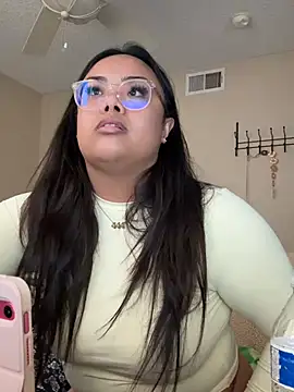 Snapshot of kiaradanielaxx chatting on February 18, 9:44 pm kiaradanielaxx online show from February 18, 9:44 pm