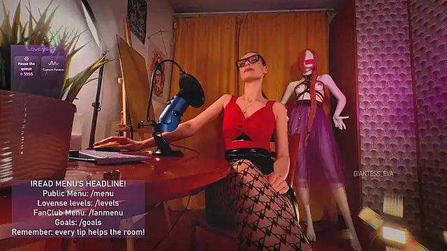 Snapshot of Giantess_Eva chatting on May 17, 7:21 pm Giantess Eva online show from May 17, 7:21 pm