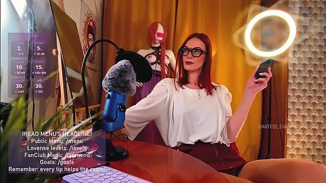 Snapshot of Giantess_Eva chatting on June 22, 10:18 pm Giantess Eva online show from June 22, 10:18 pm