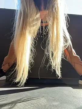 Snapshot of Valeriacris chatting on May 5, 12:57 pm Valeriacris online show from May 5, 12:57 pm