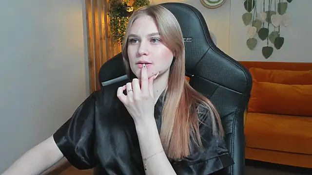 AriaWell online show from October 16, 6:31 pm