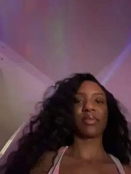 Snapshot of LoveDreaux chatting on April 27, 8:23 am LoveDreaux online show from April 27, 8:23 am