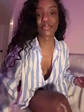 Snapshot of LoveDreaux chatting on May 1, 3:44 am LoveDreaux online show from May 1, 3:44 am