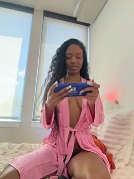 Snapshot of LoveDreaux chatting on May 8, 4:23 pm LoveDreaux online show from May 8, 4:23 pm