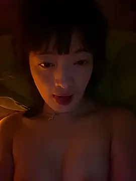 Snapshot of Tramy_xx chatting on June 7, 10:52 am Tramy xx online show from June 7, 10:52 am