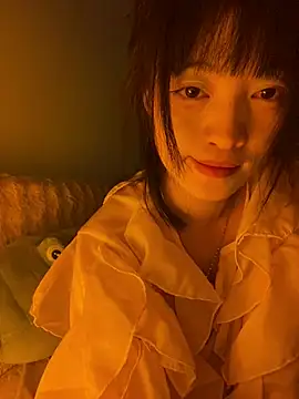 Snapshot of Tramy_xx chatting on June 18, 4:44 pm Tramy xx online show from June 18, 4:44 pm