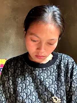 Snapshot of Halyy_xx chatting on October 6, 6:11 am Halyy xx online show from October 6, 6:11 am