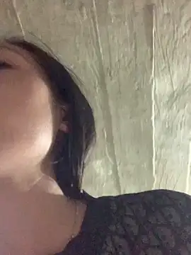 Snapshot of Halyy_xx chatting on October 7, 12:52 am Halyy xx online show from October 7, 12:52 am