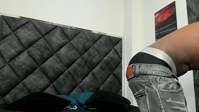 Snapshot of BennBrown chatting on November 9, 7:56 pm BennBrown online show from November 9, 7:56 pm
