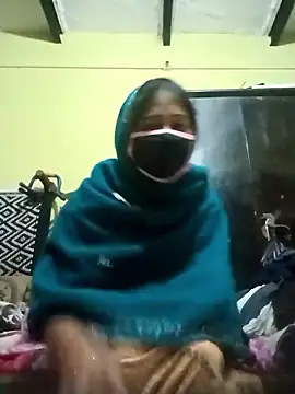 Snapshot of Cute-Charvii chatting on January 18, 1:42 am Cute-Charvii online show from January 18, 1:42 am