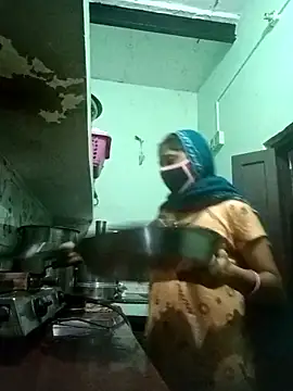 Snapshot of Cute-Charvii chatting on February 23, 1:14 am Cute-Charvii online show from February 23, 1:14 am