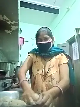 Snapshot of Cute-Charvii chatting on February 25, 1:26 am Cute-Charvii online show from February 25, 1:26 am