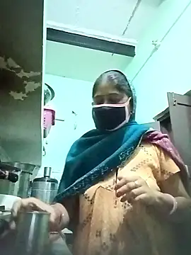 Snapshot of Cute-Charvii chatting on February 26, 1:04 am Cute-Charvii online show from February 26, 1:04 am