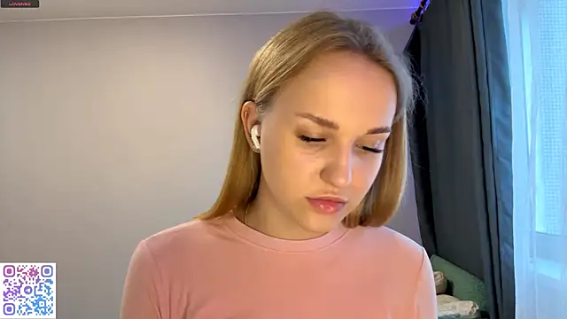 TanekaBoitel online show from October 31, 11:11 am