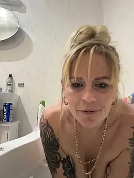 Snapshot of Carmen36XX chatting on October 26, 11:09 pm Carmen36XX online show from October 26, 11:09 pm