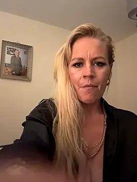 Snapshot of Carmen36XX chatting on October 29, 12:02 am Carmen36XX online show from October 29, 12:02 am