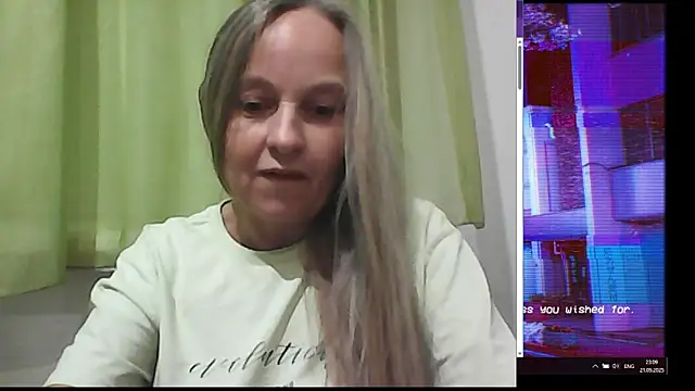 Snapshot of B_i_r_d_i_e chatting on September 21, 8:10 pm B i r d i e online show from September 21, 8:10 pm