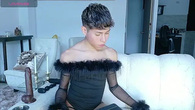 Snapshot of Little_liam chatting on February 13, 8:49 pm Little liam online show from February 13, 8:49 pm