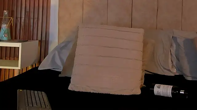 Lauraa saenz11 online show from October 8, 11:30 am