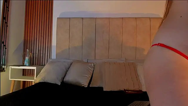 Lauraa saenz11 online show from October 17, 8:11 pm