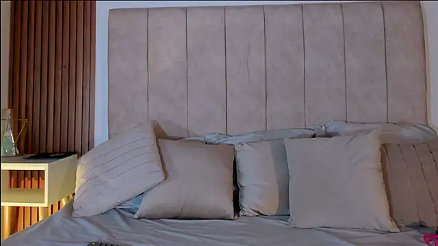 Lauraa saenz11 online show from November 4, 6:18 pm